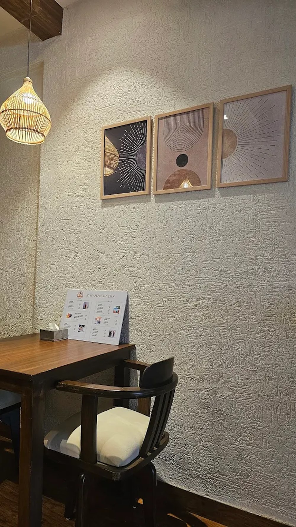 Cosy wall art nook at Muse